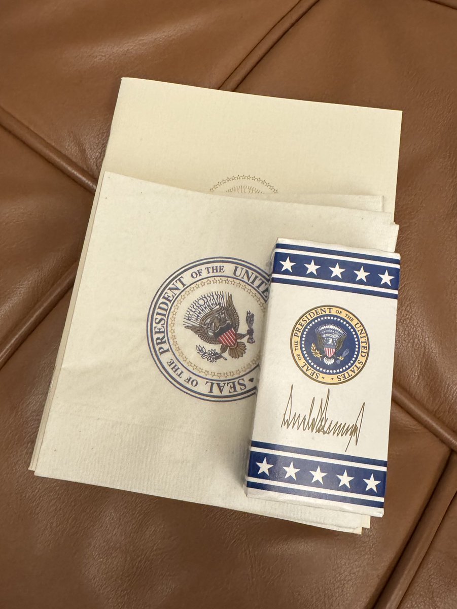 Absolute pinch-me moment <a href="/WhiteHouse/">The White House</a> this week getting to nerd out w/<a href="/tmccarthyv94/">Tom McCarthy 🇺🇸/acc 🐺</a> 🇺🇸