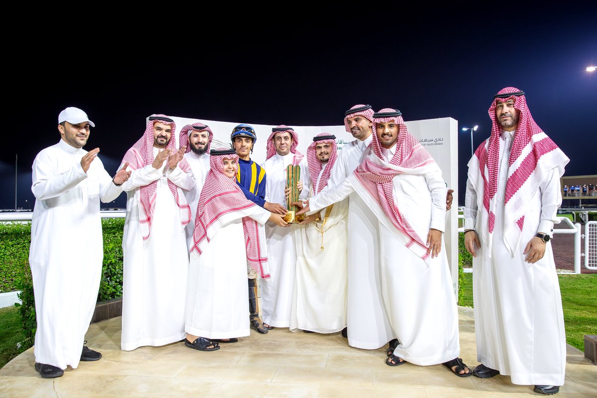 الشوط الثامن - الحفل 17 

كأس عكاظ برعاية مجموعة بوتيك 🏆 
<a href="/boutiquegroupsa/">Boutique Group | مجموعة بوتيك</a> 
 
الأستاذ عبدالوهاب عشقي المدير التنفيذي للخدمات المساندة أثناء تسليم الكأس لطاقم الإسطبل  

 الفائز : الاهم🏇
المالك : اسطبل العرب

ألف مبروك 👏🤩