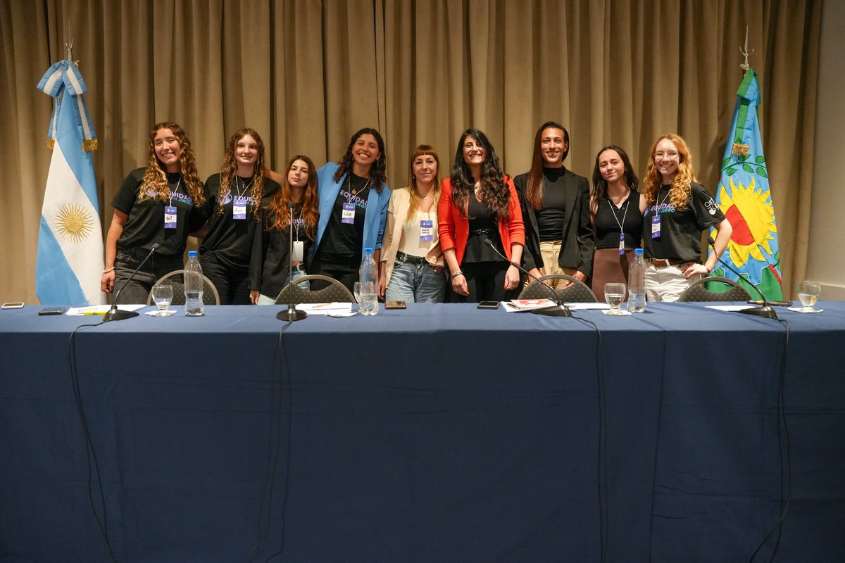 🎙️ "Punto de partida" para pensar un deporte más justo e inclusivo.

En el Anexo del Senado de la Provincia de Buenos Aires se llevó a cabo el conversatorio organizado por el Colectivo "Girl Up Argentina", con la participación de Mara Gómez, jugadora del Fútbol Femenino de la