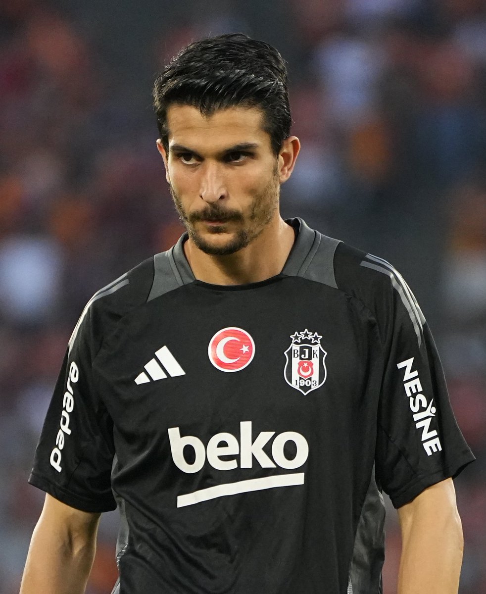 Seni hala bu kulüpte barındıranı sikeyim