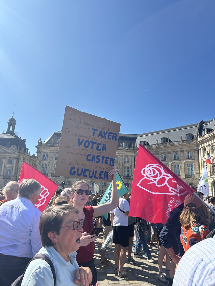 Hier, nous étions nombreux dans la rue à Bordeaux. 
Pour que le gouvernement change de cap ! 
Pour le retour de la justice sociale, fiscale et écologique ! 
Pour nos services publics, pour nos salaires !✊