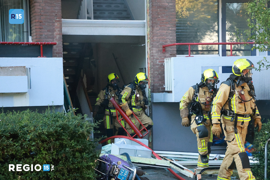 Update: persoon overleden na explosie in flat op de #Hengelolaan in #DenHaag regio15.nl/nieuws/explosi…