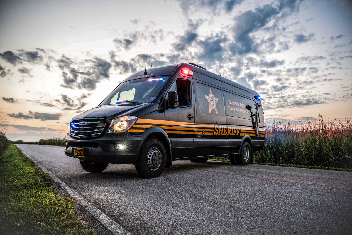 The Light Ohio Blue Photo Contest ends Sept. 30, which means less than 10 days left to vote for your favorite cruiser (see below) &amp; your favorite specialty vehicle (also below). 

So click the links, give a 5-star rating &amp; share!
lightohioblue.org/2024-FRPC/675/
lightohioblue.org/2024-FRPC/676/