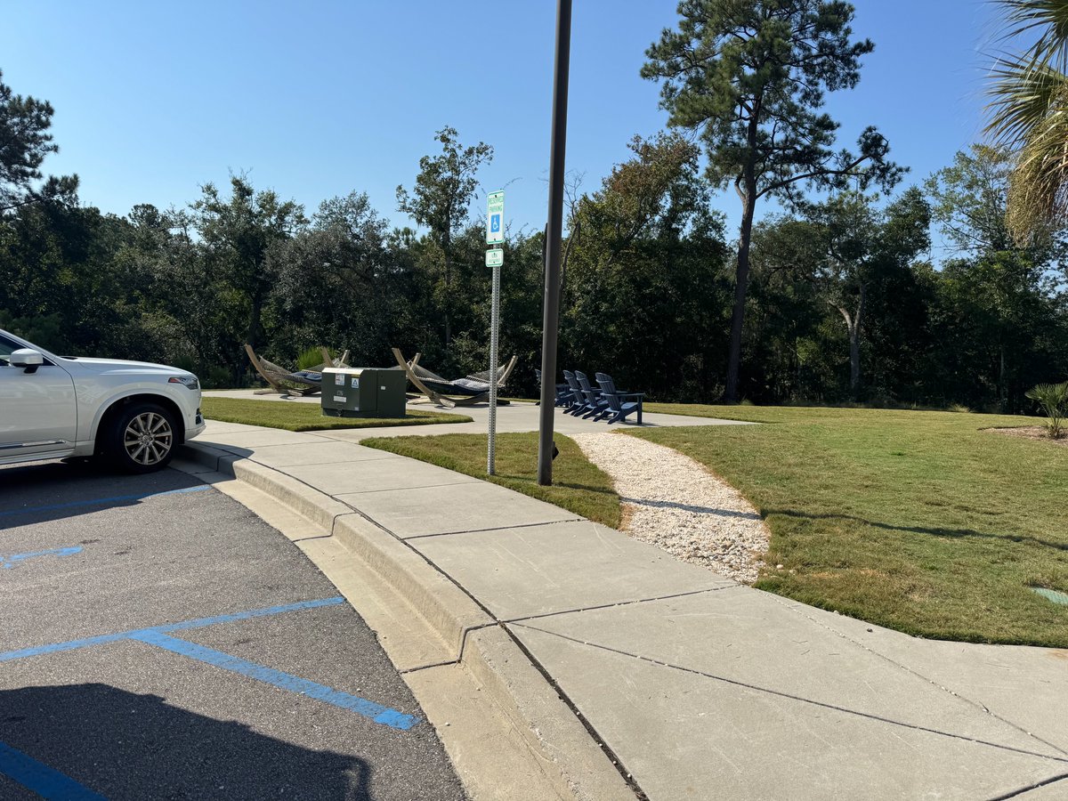 BDJunkremoval's tweet image. ✨ Curbside Cleanup
🐾 Black Dog Junk Removal
👉 Ready for your transformation? Contact us today! 

☎️ 843-920-JUNK (5865)
⚡ Fast and Friendly Service
📍 Charleston, SC

#JunkRemoval #CleanOutCrew #Decluttering #BeforeAndAfter #JunkBeGone #TidyTransformation #ClutterFree