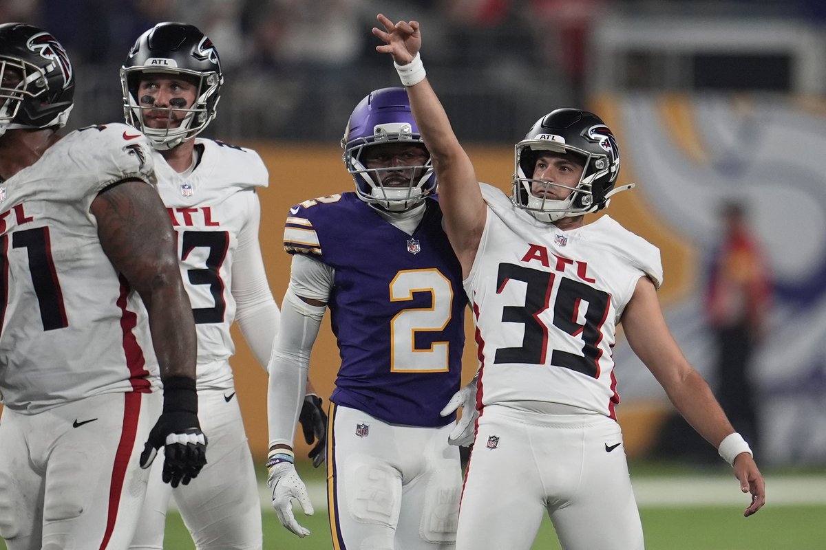 Mike Garafolo (@mikegarafolo) on Twitter photo The #Falcons have signed K Parker Romo to the active roster on a two-year deal, sources tell me and <a href="/TomPelissero/">Tom Pelissero</a>. Fresh off his 5-for-5 FG performance against the #Vikings, Romo is Atlanta’s kicker this Sunday against the #Panthers and signed through the 2026 season. The #Falcons have signed K Parker Romo to the active roster on a two-year deal, sources tell me and <a href="/TomPelissero/">Tom Pelissero</a>. Fresh off his 5-for-5 FG performance against the #Vikings, Romo is Atlanta’s kicker this Sunday against the #Panthers and signed through the 2026 season.