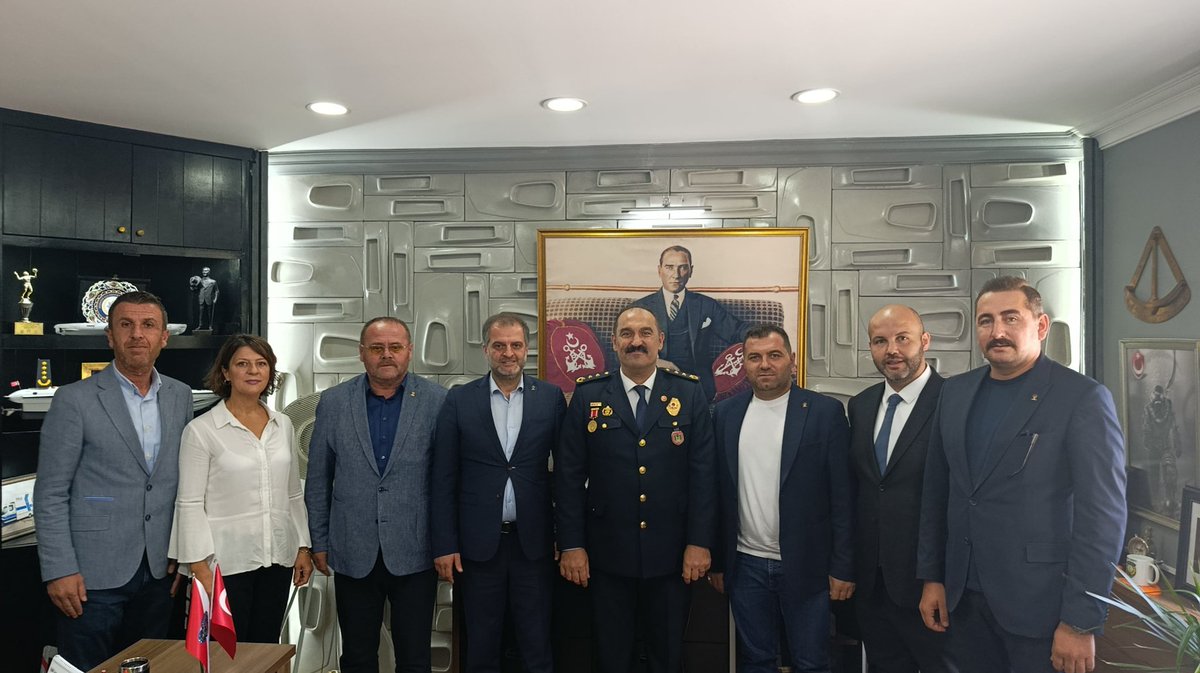 İlçemizde göreve başlayan İlçe Emniyet Müdürümüz Sayın Serdar Makineci’yi ziyaret ederek hayırlı olsun dileklerimizi ilettik. 

Değerli Müdürümüze yeni görevinde kolaylıklar ve başarılar diliyorum. Rabb'im muvaffak etsin.