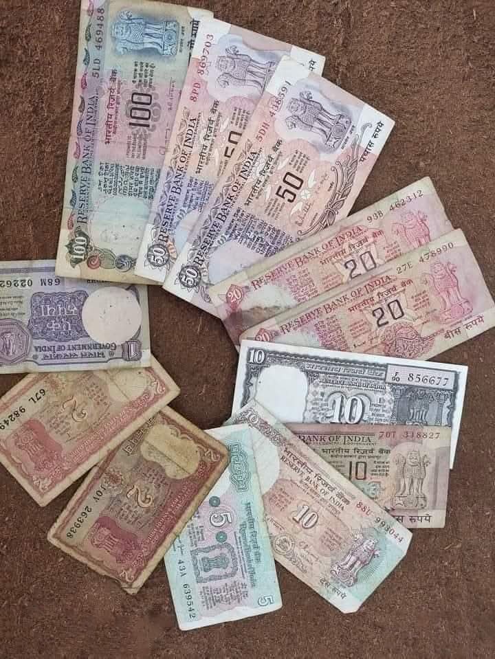 #गांधी छाप नोट 1996 से चलन में आए, उससे पहले गांधी की जगह अशोकस्तंभ होता था।
#मुगलों से ज्यादा भारत का इतिहास तो इन <a href="/INCIndia/">Congress</a> के चाटुकारों ने मिटाया है। <a href="/BJP4India/">BJP</a>