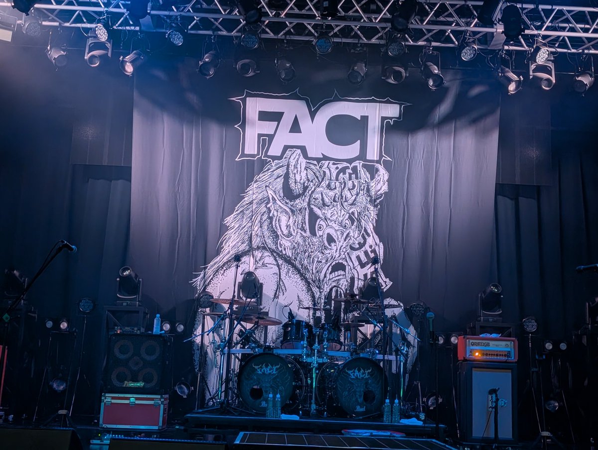 Nothingness33's tweet photo. FACT IS LIFE TOUR in osaka 1日目
前回のツアー以来やったけどめっちゃ楽しかった
しかもFACTのおかげで仲良くなった友達と一緒に行けたのは最高
FACTありがとう
#FACT https://t.co/J6z8iAcEVx