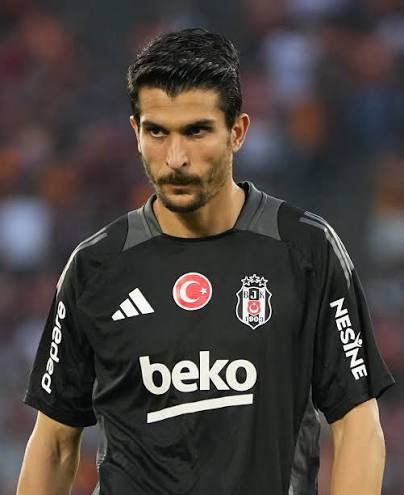 Ciddi soruyorum şunun hala Beşiktaş’ta ne işi var ya