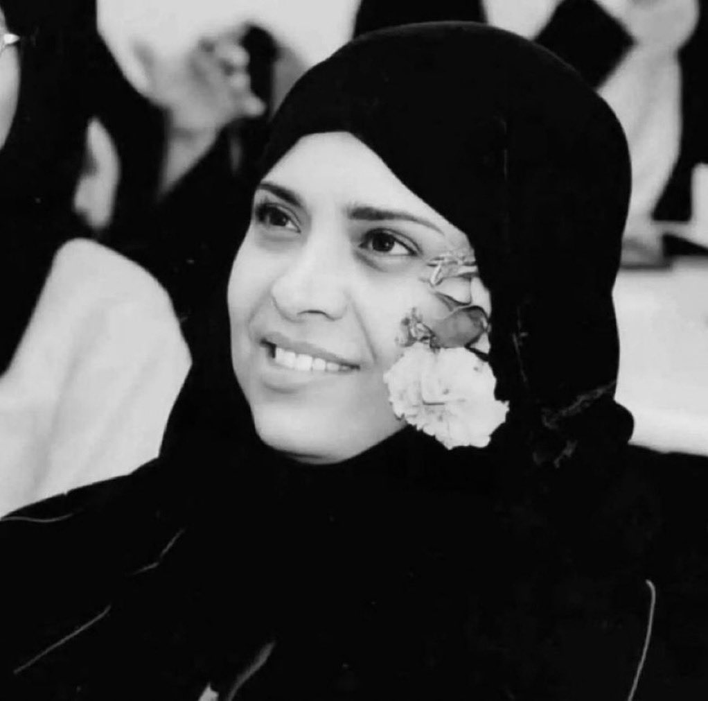 Ahmedmosibly's tweet photo. رحمك الله ايتها المناضله الانسانه  #أفتهان_المشهري 

رحيلك فاجعة كسرت القلوب وأدمت الوجدان. كنتِ وجهاً طيبا نقياً، وها أنتِ تُغتالين غدراً بلا ذنب، لتتركينا أمام صدمة لا تُحتمل وجرح لا يندمل.

أوجعتي قلوبنا برحيلك يا أفتهان، 
رحيلك وجع سيبقى طويلاً، 
وغيابك خسارة لا تعوّض.

لعنات الكون كله على القتله المجرمين الارهابيين ولا نامت اعين الجبناء