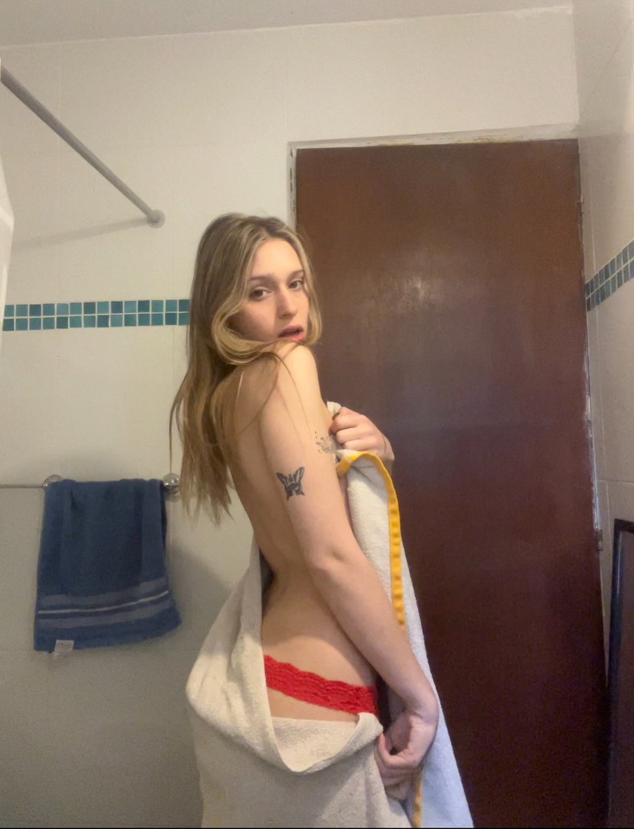RushGaabriella's tweet photo. Pussy aching. Only cock can fix it. FREE LINK ⬇️ https://t.co/cJH5QKWd1u