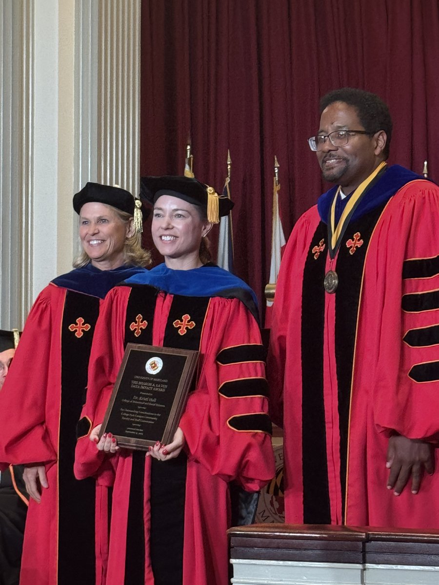 I am proud to work with the very best faculty and staff, and was so honored to congratulate them at the UMD Faculty and Staff Convocation. Congratulations to our excellent honorees! 
go.umd.edu/bsosconvocatio…