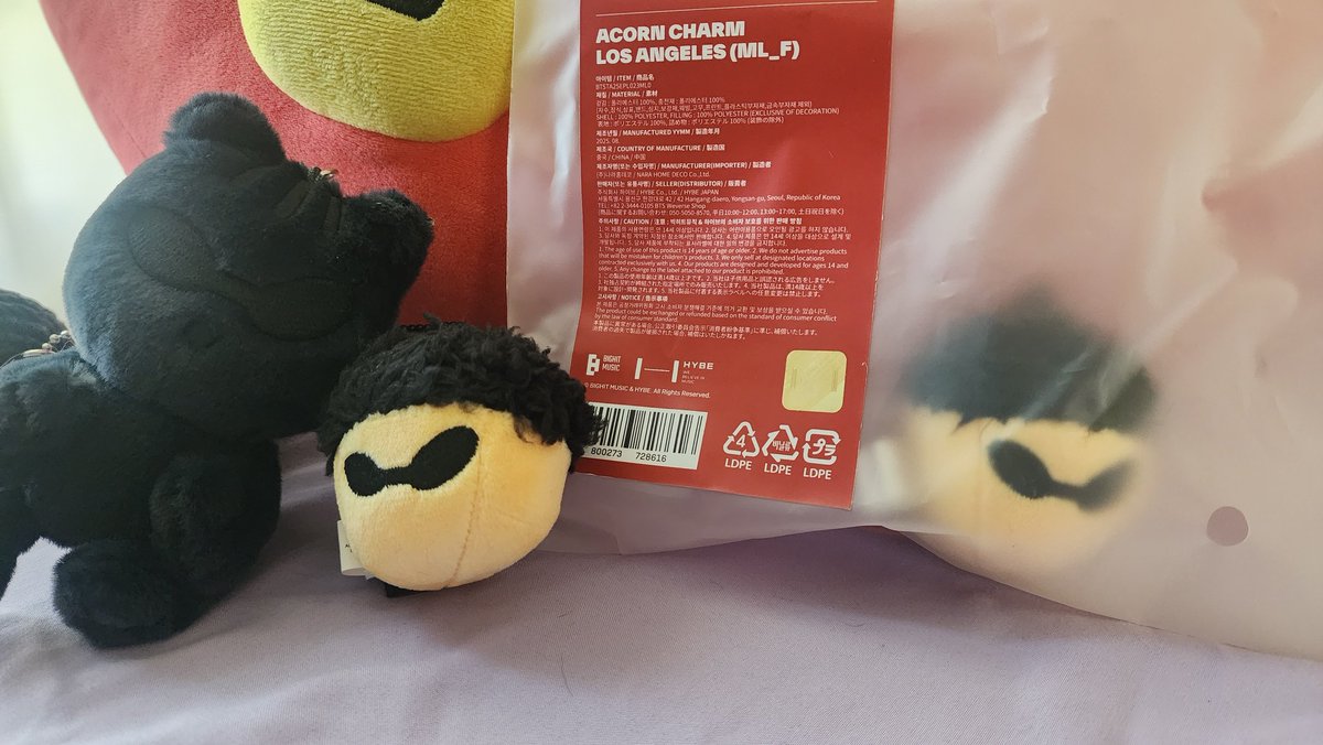 Min_Sable's tweet image. I bought one LA acorn charm but they sent me two! 

Selling one Jhope LA Acorn charm for $50 shipping included (US only).

#BTS #BTSARMY #JHOPE #Hobi