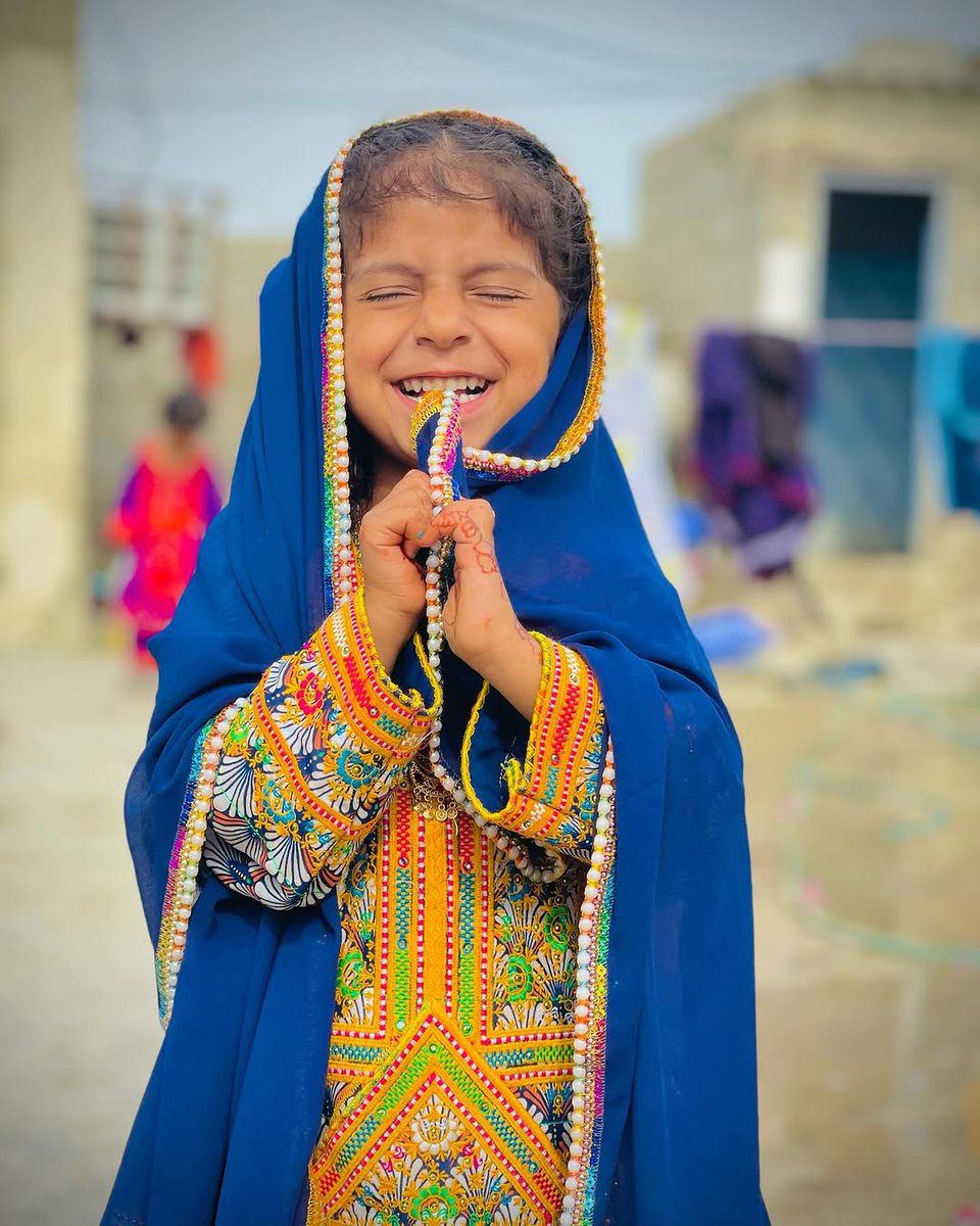 به امید روزی که هیچ دلی از خنده خالی نباشد
#دخترک_بلوچ