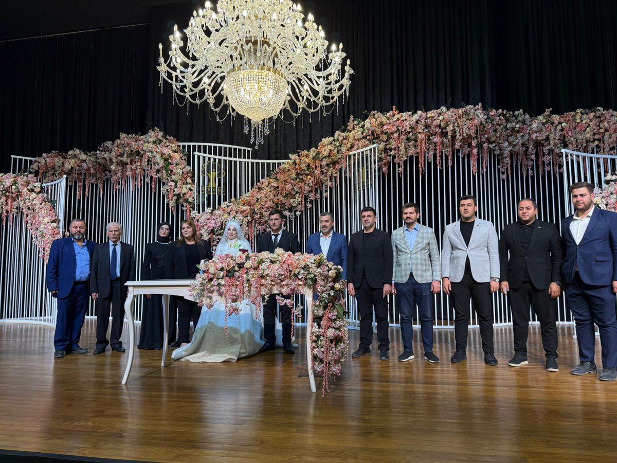 İl Gençlik Kolları Başkan Yardımcımız Furkan Kuşarı’nın kıymetli abisi Tunahan Kuşarı’nın nikah akdine şahitlik ettik. 

Genç kardeşlerime bir ömür boyu mutluluklar diliyorum. Rabbim iki cihan saadeti nasip etsin İnşallah. 💐