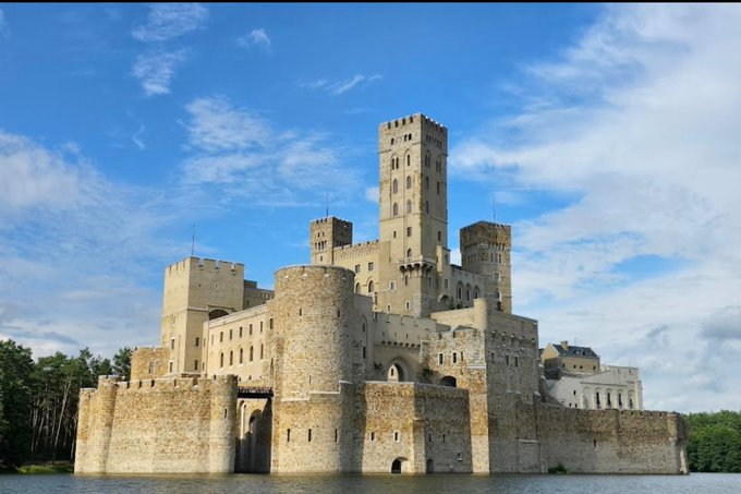 A guy decided to build a medieval castle for no reason in Poland 🇵🇱