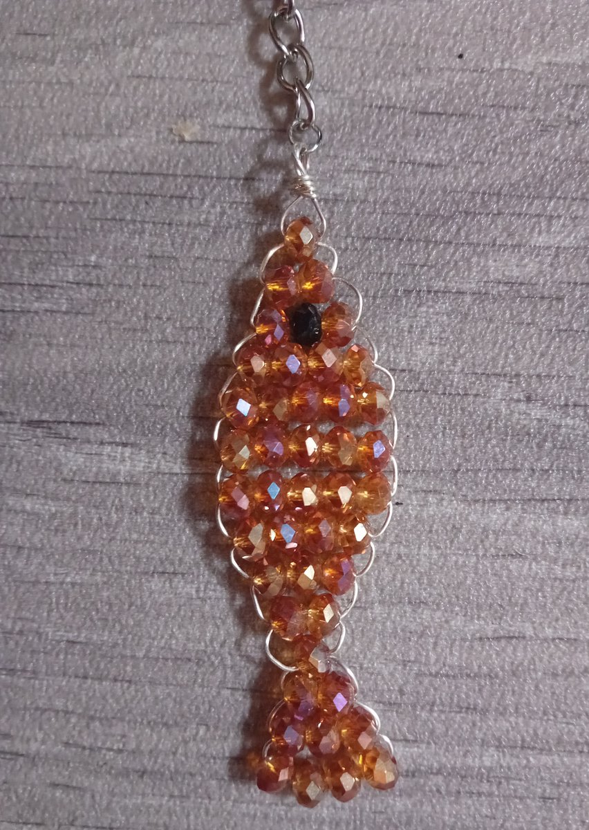 Good evening! It's #friyay ! I just finished making this fab fish keyring. I made it with glass crystal beads and it is available to buy from axelinaproductions.etsy.com  #fishkeyring #fishaccessory #shophandmadehour #craftfriday #makehandmadehr #SmallbizFridayUK #keyring