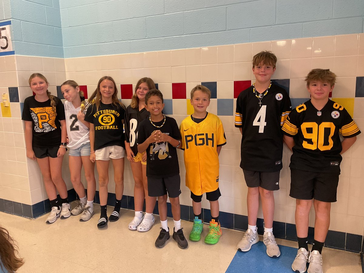 SAESTitans's tweet image. “Yinz” were ready for Black &amp;amp; Gold day! 🖤💛