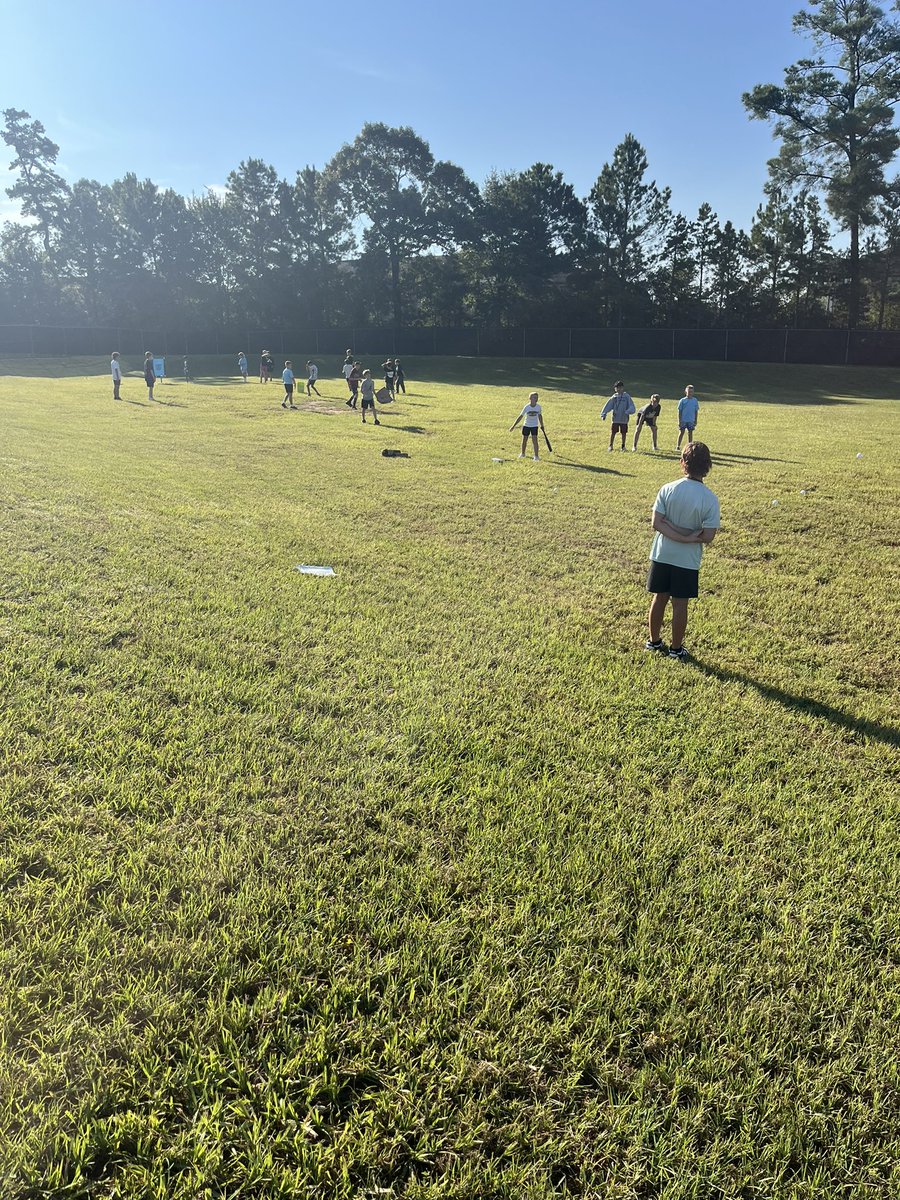 Coach Raymer got to meet and hang out with the baseball club members at Cryar Intermediate this morning. Keep up the good work Cryar Cats! #FutureTigers