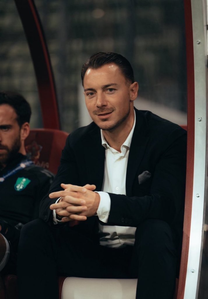 قيم ضد الهلال وبدون جالينو تحدي صعب قبل ما نوقع معه خسرنا كل الموجهات بعد ما وقعنا معه انتصرنا في كل المباريات ضدهم !

اختيار ماتيوس بدال اتنجانا اشوفه غلط ولو الفريق كان عاجز هجوميا يتحملها ماتيس 

عموما ماتياس يعشق مثل هذي المباريات وان شاء الله ناخذ ال3نقاط باي طريقه