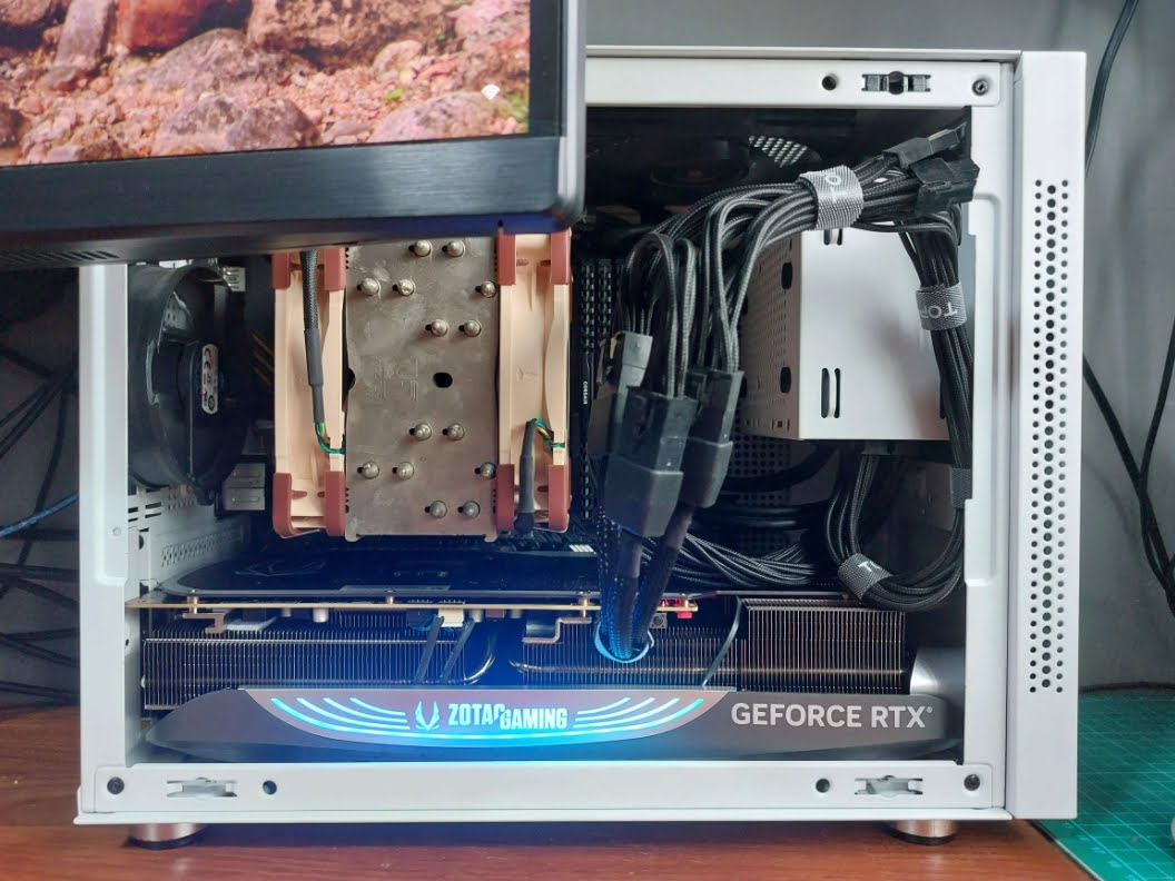 ZOTAC_USA's tweet photo. 🔧💻Nice and snug with enough room for the ZOTAC GAMING GeForce RTX 4080.⚡🎮

📷 reddit: u/ATXK

#RTX4080 #RTX40 #Tech #GPU #SFF #PCBuild #GamingPC #PCHardware #PCComponents #CompactPC https://t.co/U1ZNgen2wE