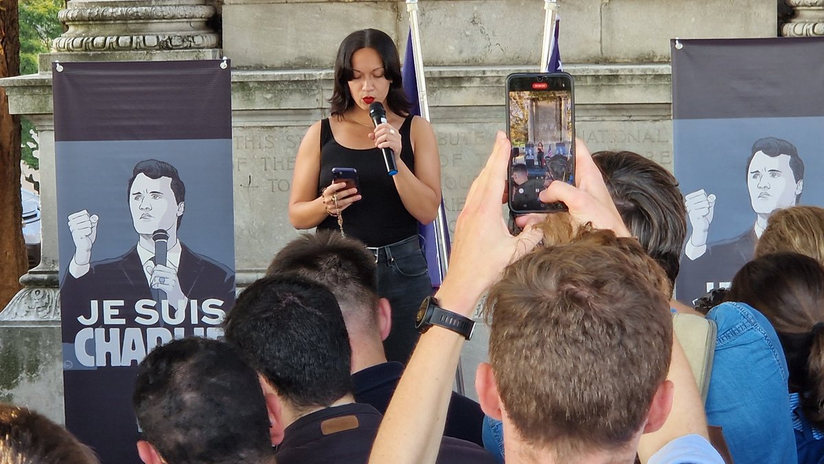FranckDebeaud's tweet image. Je suis allé rendre hommage à Charlie Kirk à Paris.
Un homme courageux qui oeuvrait pour le dialogue, pour la confrontation des idées.
Une démarche insupportable pour cette gauche ultraviolente en manque d&apos;arguments.
#LibertéDExpression
#Démocratie
#JeSuisCharlie