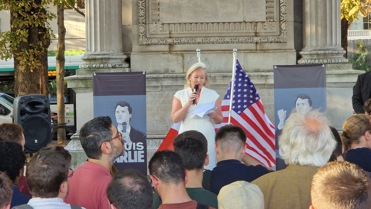 FranckDebeaud's tweet image. Je suis allé rendre hommage à Charlie Kirk à Paris.
Un homme courageux qui oeuvrait pour le dialogue, pour la confrontation des idées.
Une démarche insupportable pour cette gauche ultraviolente en manque d&apos;arguments.
#LibertéDExpression
#Démocratie
#JeSuisCharlie