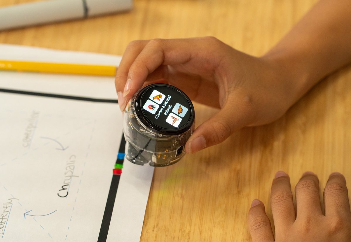Ozobot's tweet image. 🎉FINAL GIVEAWAY! 🎉
We're closing out #NationalCodingWeek with one last chance to win BIG! 🚀 One lucky winner will take home an Ari Entry Kit—the perfect way to bring hands-on coding to life at home or in the classroom!
Ari is built with a hi-res interactive touchscreen that…