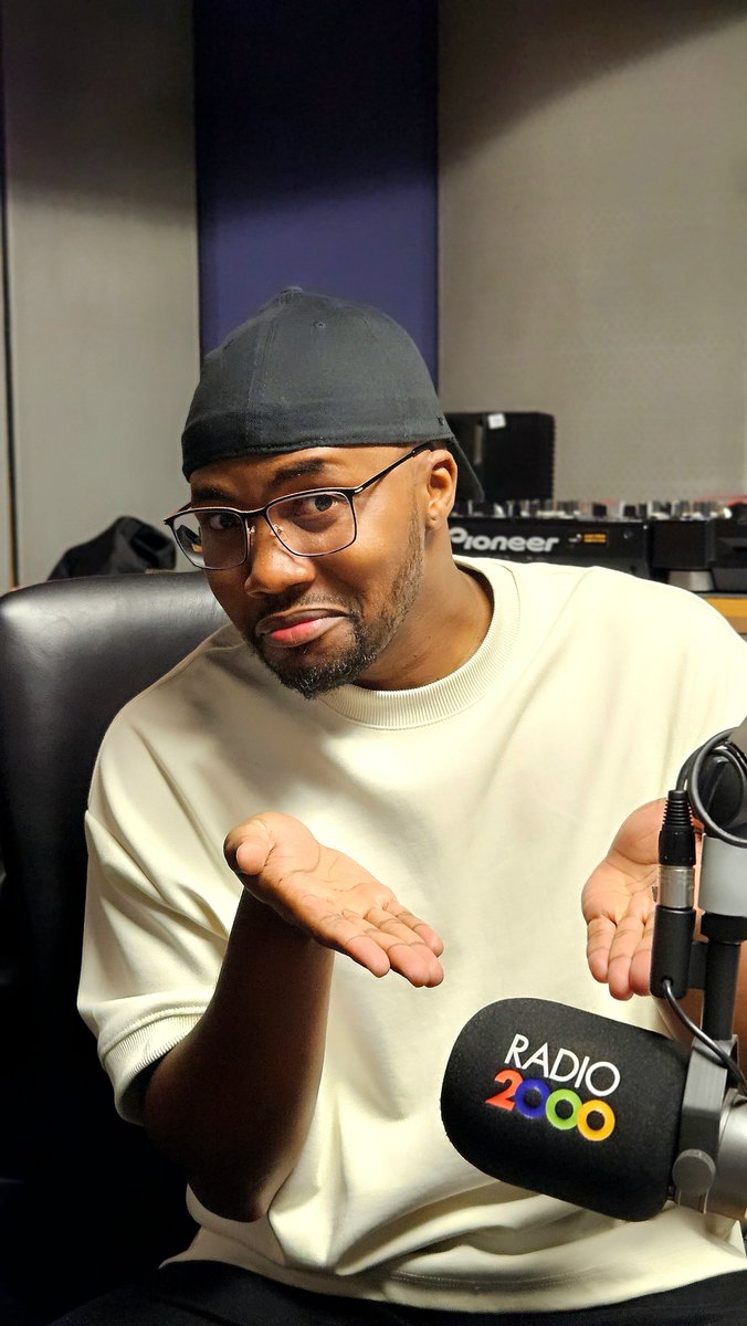 Aziwe ke! 🔥🔥🔥 We're back mei chomiiiii 😁 Let's rock! 📻🎶 7-10PM on <a href="/Radio2000_ZA/">Radio 2000</a> #TheVintageHouse