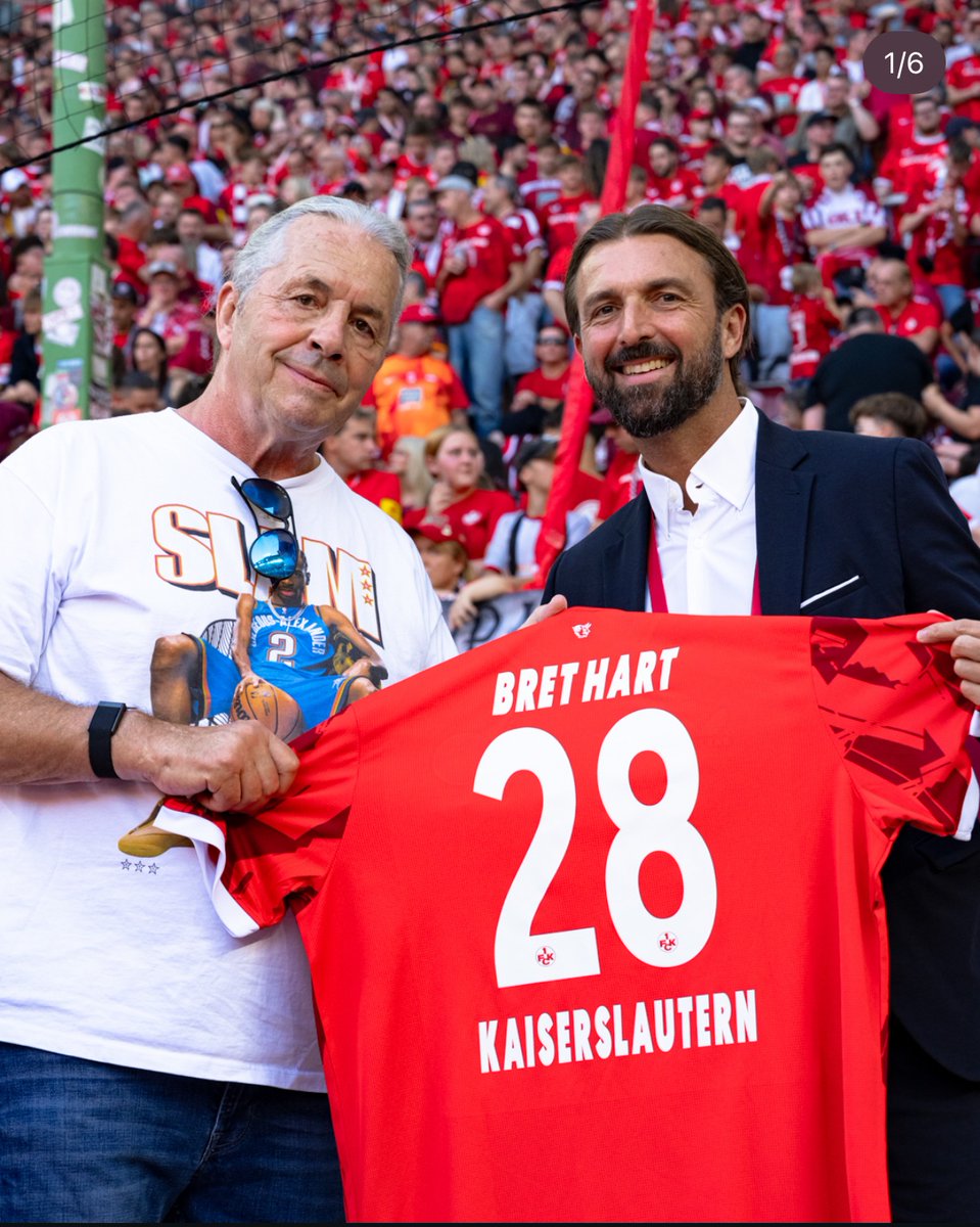 No i wszystko jasne: Bret The Hitman Hart jest na stadionie, stąd gramy jak z nut przed takim gościem. #bundestak