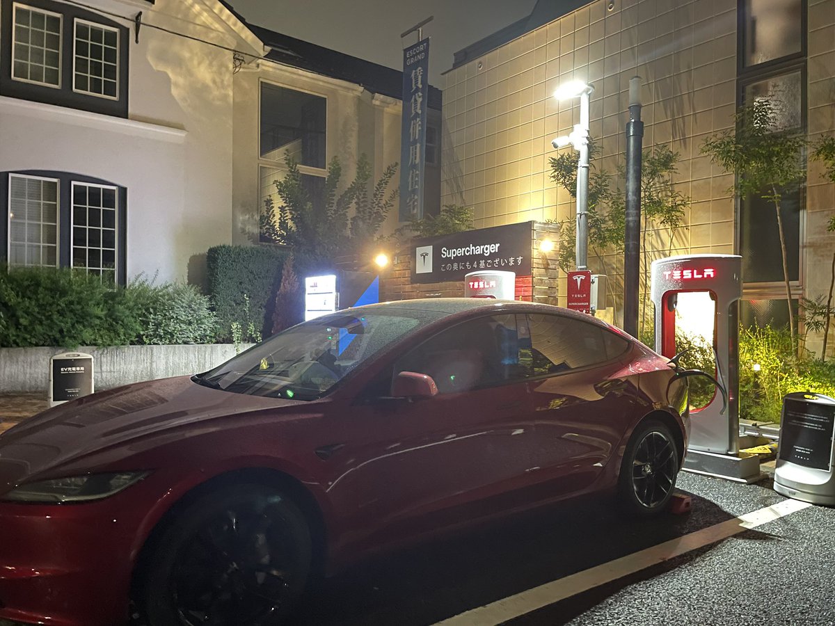 PF_512_S_Modulo's tweet image. こんにちは、初めまして。駒沢SC。
と、トイレに行きたい…って思ったけど閉まってる🙀夜中だし仕方ないよね…
あートイレ行きたい…。ローソンにあるかな。