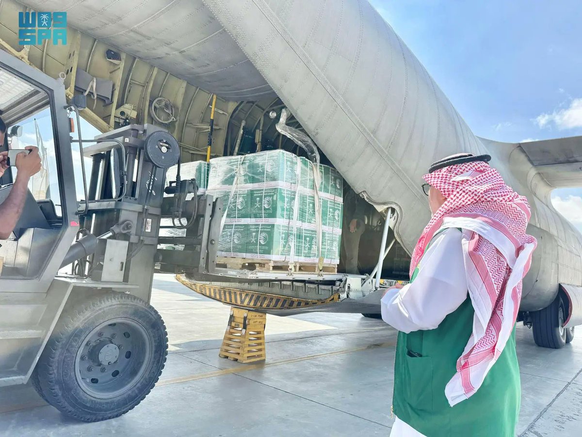 saudiexpat's tweet photo. The arrival of the 63rd Saudi plane to provide relief to the Palestinian people in Gaza.. https://t.co/qBJHkGJtBo