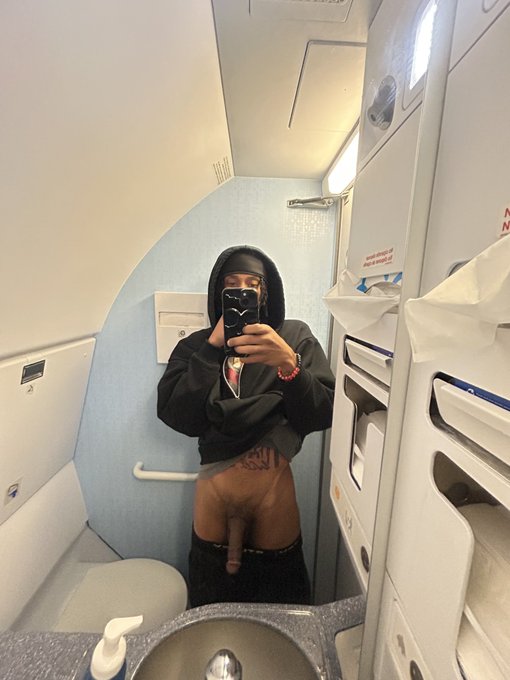 Watch Bones 🩻 (18+)'s leaked NSFW photo on TwXstars