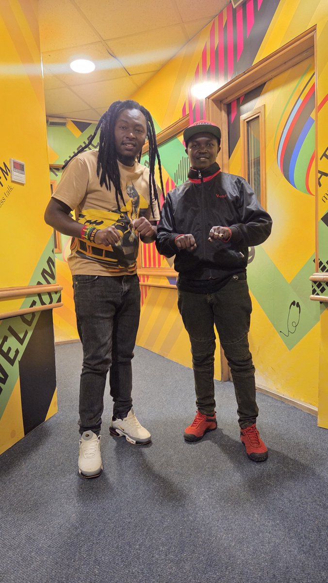 Lace up your Gideon boots… vibes about to get irie hapa Club Rockers!
Unaskiza #RockersNation with <a href="/shatttabway/">Shatta Bway</a> &amp; <a href="/SelectorMungake/">selector Munga</a> till MIDNIGHT ukiwa wapi?