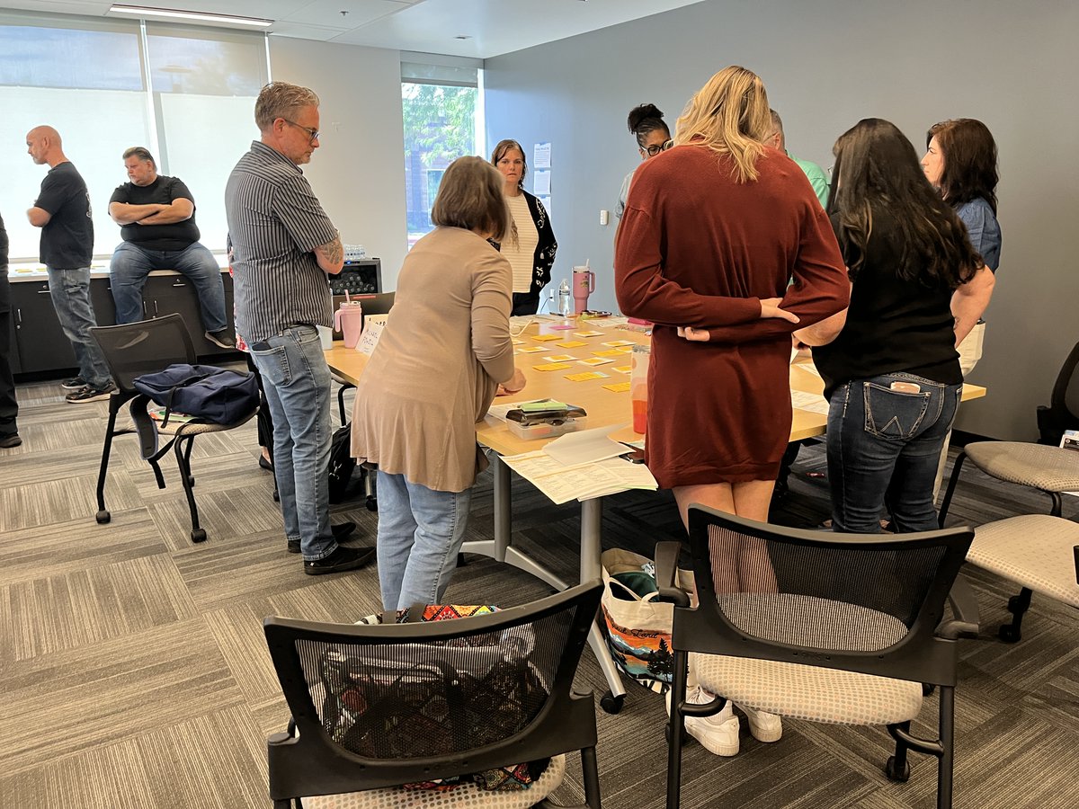 AZ_CTE_CC's tweet image. Celebrating our 𝐢𝐧𝐜𝐫𝐞𝐝𝐢𝐛𝐥𝐞 𝐜𝐨𝐥𝐥𝐚𝐛𝐨𝐫𝐚𝐭𝐢𝐯𝐞 𝐂𝐓𝐄 𝐭𝐞𝐚𝐜𝐡𝐞𝐫 𝐭𝐞𝐚𝐦𝐬 at the Scope &amp;amp; Sequence Event! Their hard work, collaboration, and dedication are paving the way for high-quality CTE curriculum and instruction. #autotech #constructiontech #culinary