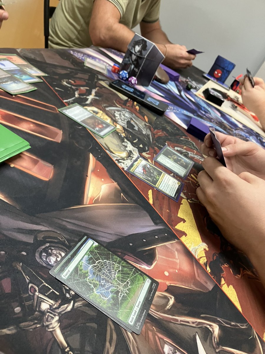 🕷️Las primeras presentaciones de #mtgxspiderman han sido una pasada🕷️
Gracias a todos por empezar el fin de semana con nosotros!
Mañana más!
