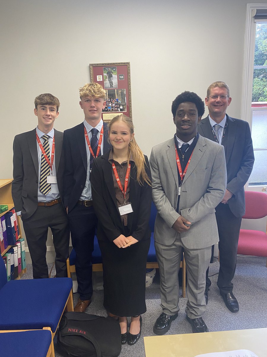 Our sixth form stars of the week are Will, Elliot, Freya and Duke. All gave fantastic speeches at a recent parents’ information evening! Well done everyone ⭐️