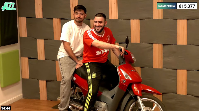 Tú, la misma de ayer
La incondicional
La que no espera nada
Tú, la misma de ayer
La que no supe amar
No sé por qué