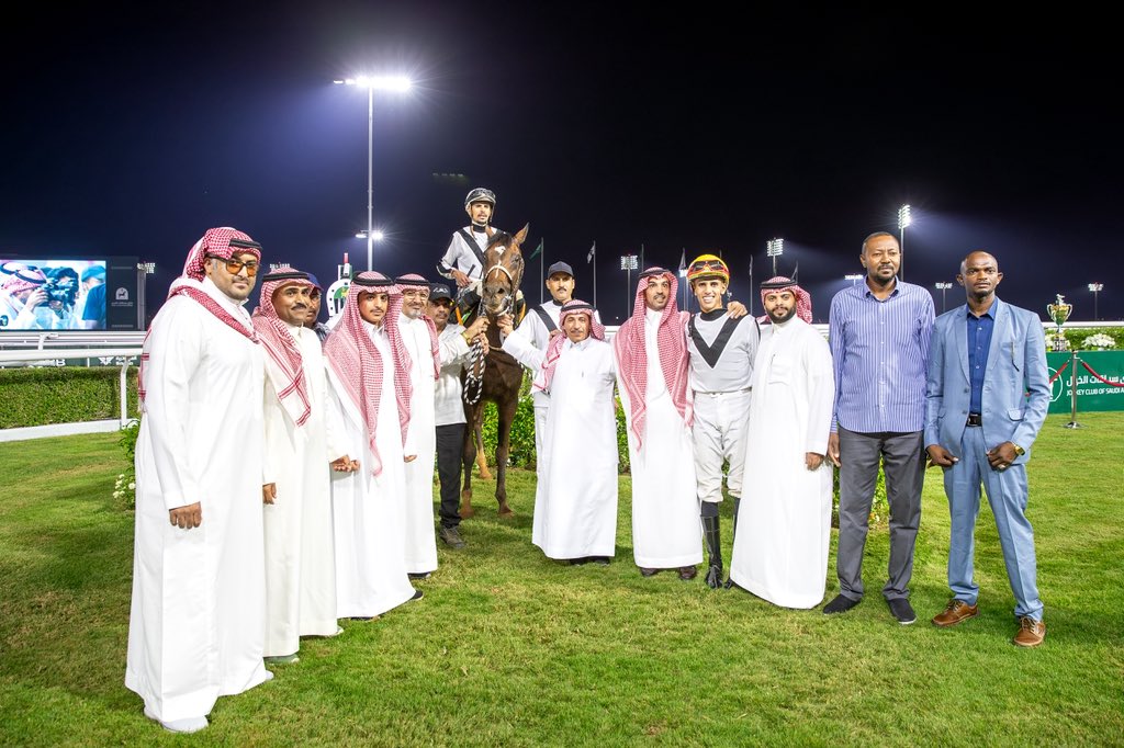 نتيجة الشوط الـ 9 الحفل ( 17 ) 
كأس الأمير عبدالله الفيصل 🏆✨

◻️الفائز : تلال الخالدية
◻️المالك : اسطبلات الخالدية
◻️المدرب : ناصر بن مطلق
◻️الخيال : عادل الفريدي
◻️المسافة : 2000م

#نادي_سباقات_الخيل🐎
#موسم_سباقات_الطائف