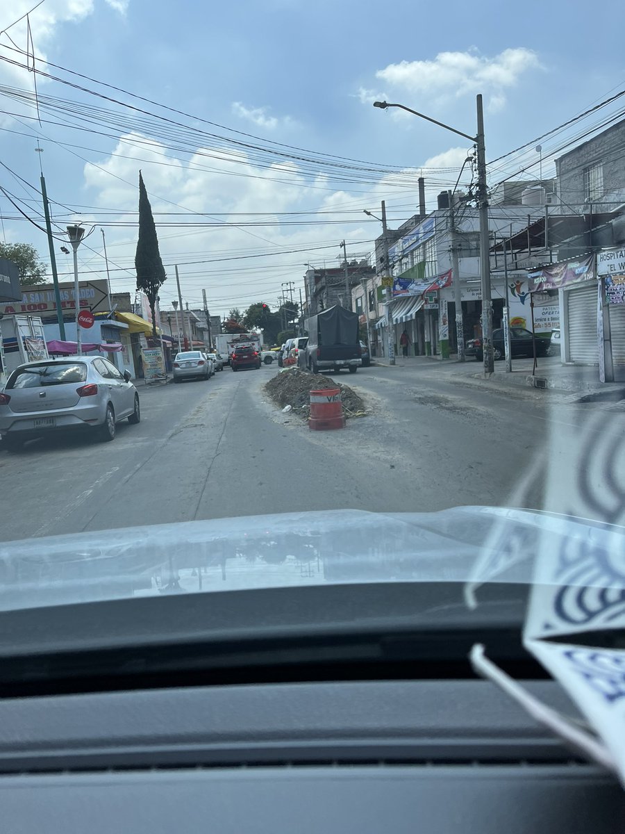 PauliManzo's tweet photo. Cuando tienen planeado terminar lo que dejaron en la calle Ernesto P Uruchurtu? @IztacalcoAl @nmasforo @LourdesPaz24 https://t.co/U4K4KfRYen