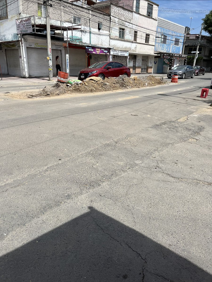 PauliManzo's tweet photo. Cuando tienen planeado terminar lo que dejaron en la calle Ernesto P Uruchurtu? @IztacalcoAl @nmasforo @LourdesPaz24 https://t.co/U4K4KfRYen