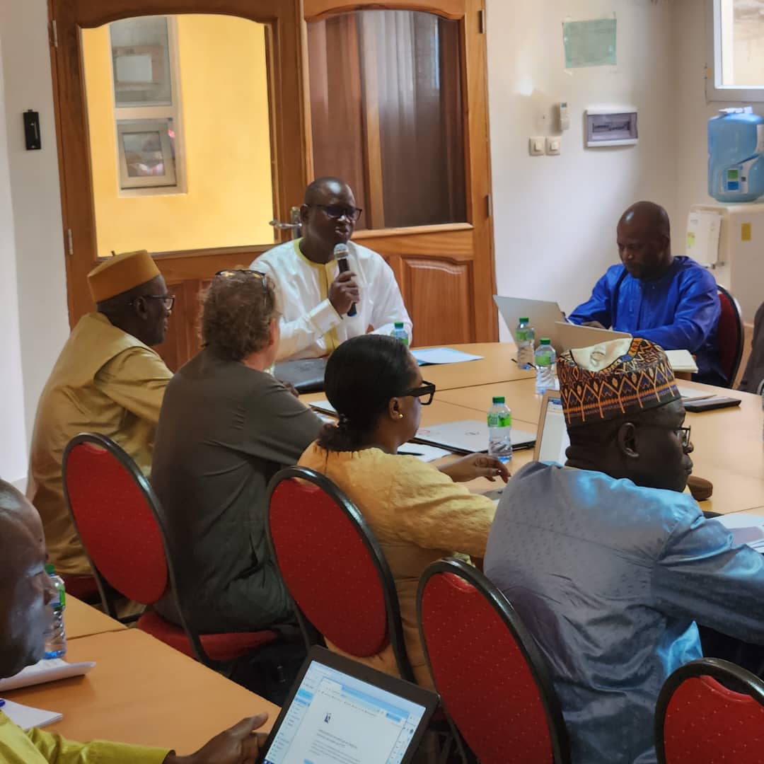BrehmerPatrice's tweet photo. Atelier technique d’information et de partage sur le suivi écologique de la Baie de Hann. Un atelier utile entre techniciens qui m'a rappelé la réunion interministérielle Awatox de 2016. @AmidouSonko a été brillant. Merci à DIREC (Lamine Diamé) et l'ONAS (Mme Sy) 
#artsunugueej https://t.co/naoXUnfrac