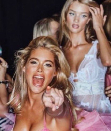 2000s VS angel makeup looks were ethereal