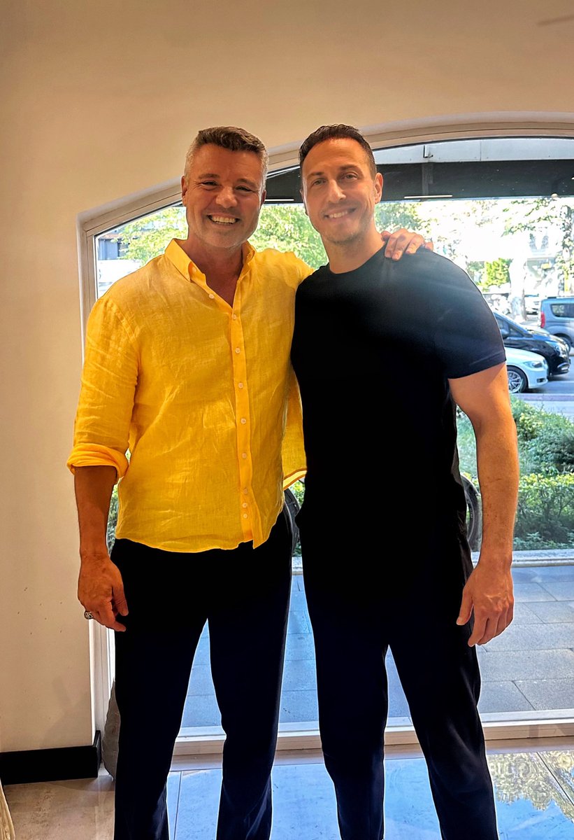 AliAksoz's tweet photo. Fenerbahçe’nin başkanlık seçimleri öncesinde, adaylarımızdan sayın Sadettin Saran ile karşılaştık, böylece ben de kendisi ve ekibiyle biraz sohbet etme imkânı buldum. Umarım bu hafta sonu gerçekleşecek olan seçimde, kim başkan olursa olsun, Fenerbahçe’miz kazanır. Her iki adayımıza da bu önemli süreçte başarılar dilerim.