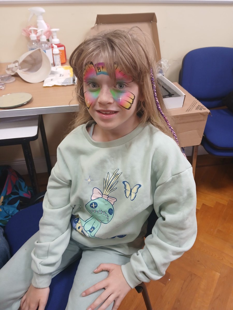 So much to see &amp; do <a href="/CultureNight/">Culture Night</a> #togher. Wonderful to see our pupils <a href="/TogherGirls/">Togher Girls' National School</a> supporting the event.
 From the smiles on their faces they are really enjoying the occasion. 
Mìle buìochas to #corkcitypartnership for organising the event.<a href="/deirdreforde/">Deirdre FORDE</a>
<a href="/FergalDennehy/">Fergal Dennehy</a> #community