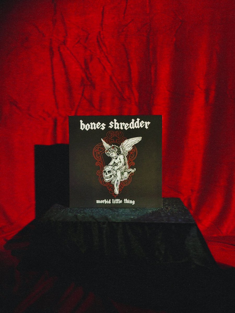 ‘morbid little thing’ is out now 🦇🩸

ffm.to/bones-shredder