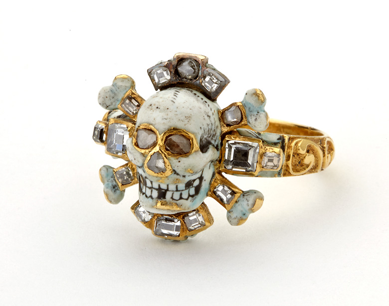 Memento mori ring with skull and cross‑bones. Date: Europe, 17th century AD (c. 1600–1700). Medium: Gold with enamel and diamonds. Collection: Ashmolean Museum, Oxford.