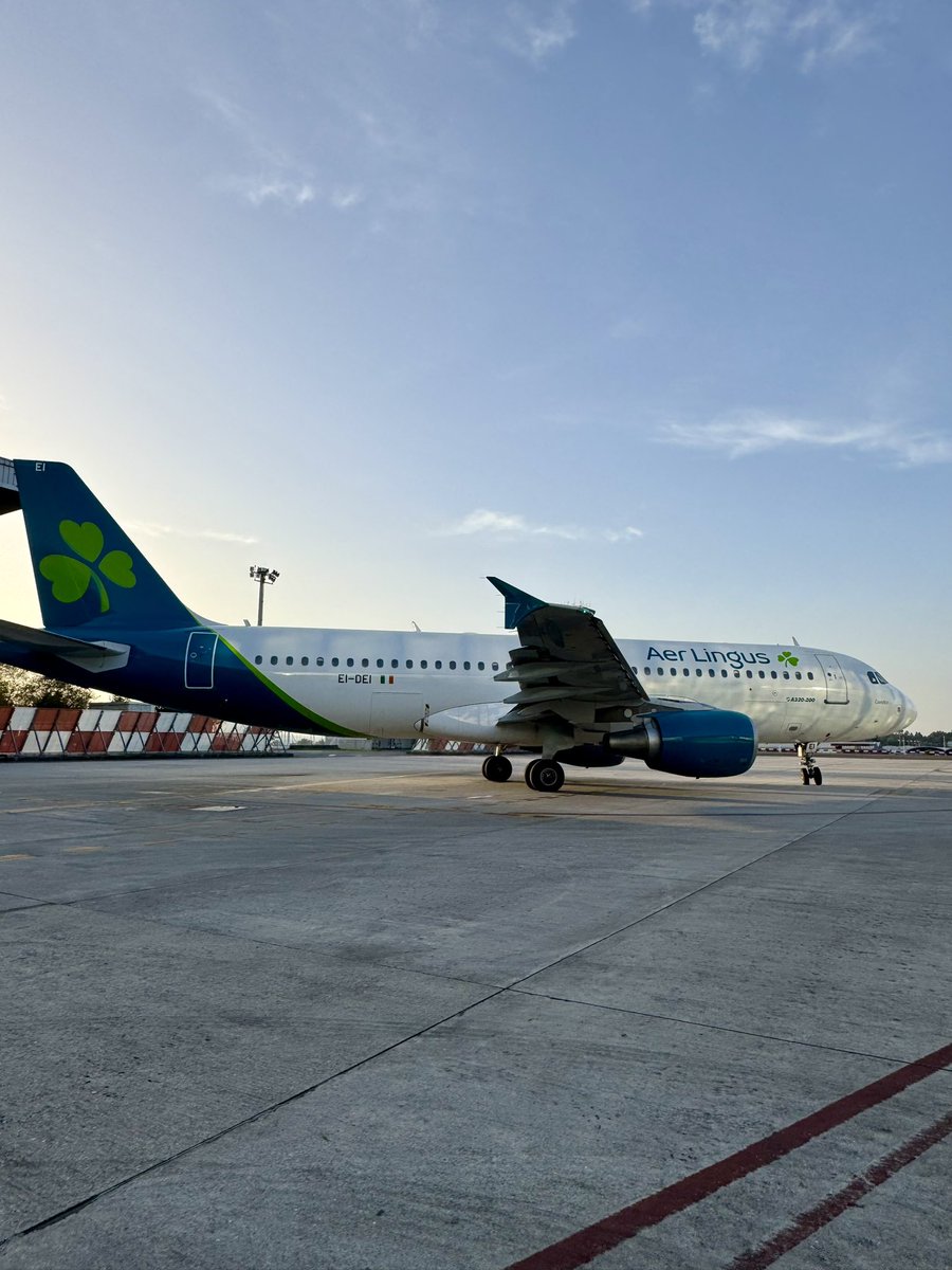 Otro día más <a href="/AerLingus/">Aer Lingus</a> llegando y saliendo casi llenos:

🛬 DUB -SCQ: 93% 💺

🛫SCQ-DUB:  96% 💺