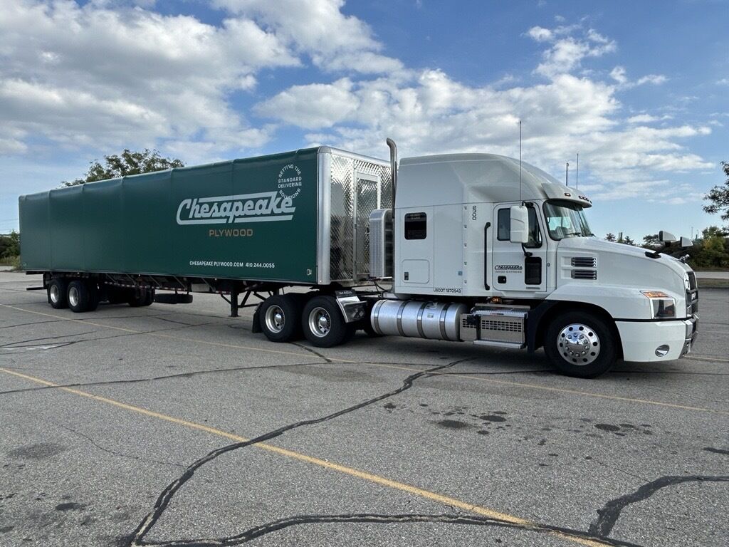 🦅 Strong, sharp, built to last.

Chesapeake Plywood’s green #EagleTarpSystem with quilted stainless steel headboard — style, durability, and rolling brand recognition.

⏳ Limited bays left for 2025 — reserve now 👉 bit.ly/3MquyXi

#RollingTarpSystem #FleetBranding