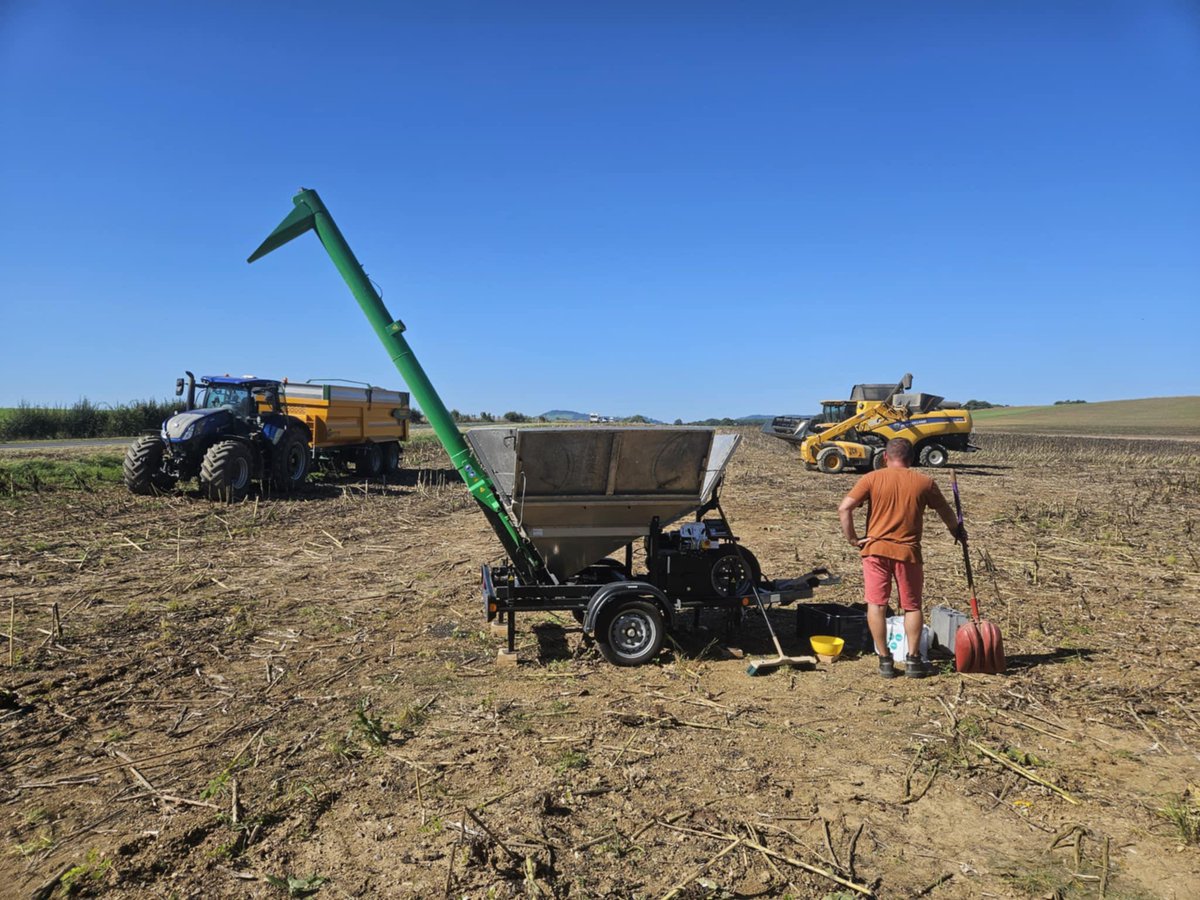 🎬 Clap de fin 🎬 voila c’était le dernier essai de la campagne 2025. Avec ce beau soleil ☀️ on a fini les sojas hier et le tournesol 🌻 aujourd’hui avec cette vitrine. Place pleinement à la campagne 2026 qui a déjà bien commencé avec les colzas 👍